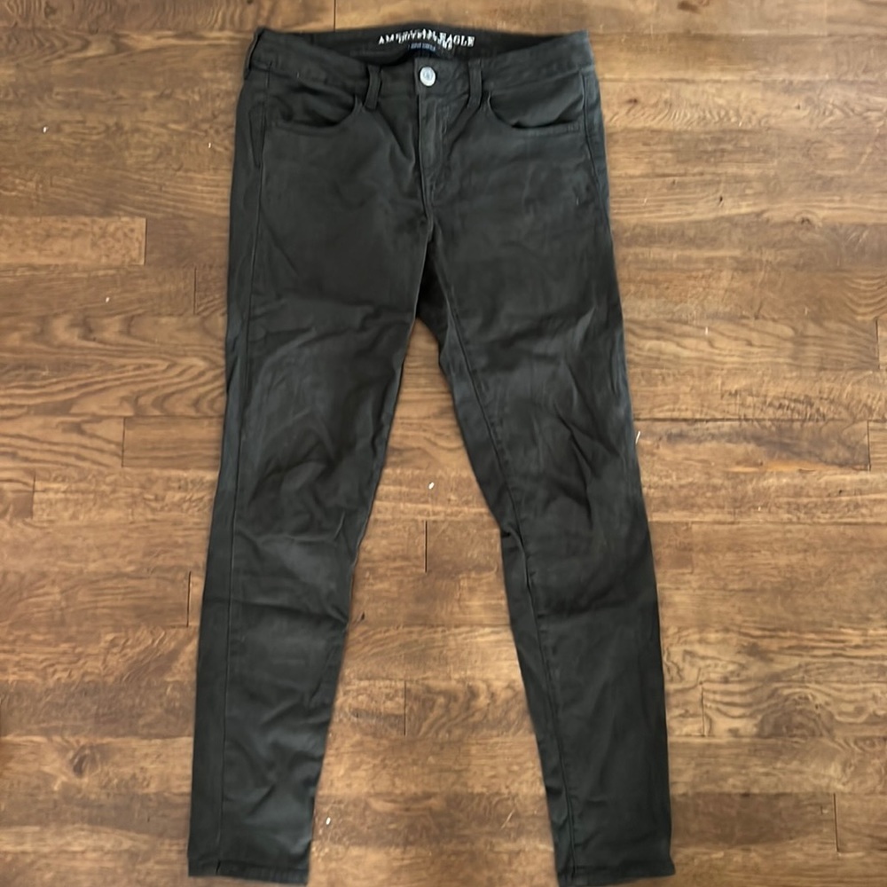 American Eagle Womens Jeggings Size 8. Green Sateen material